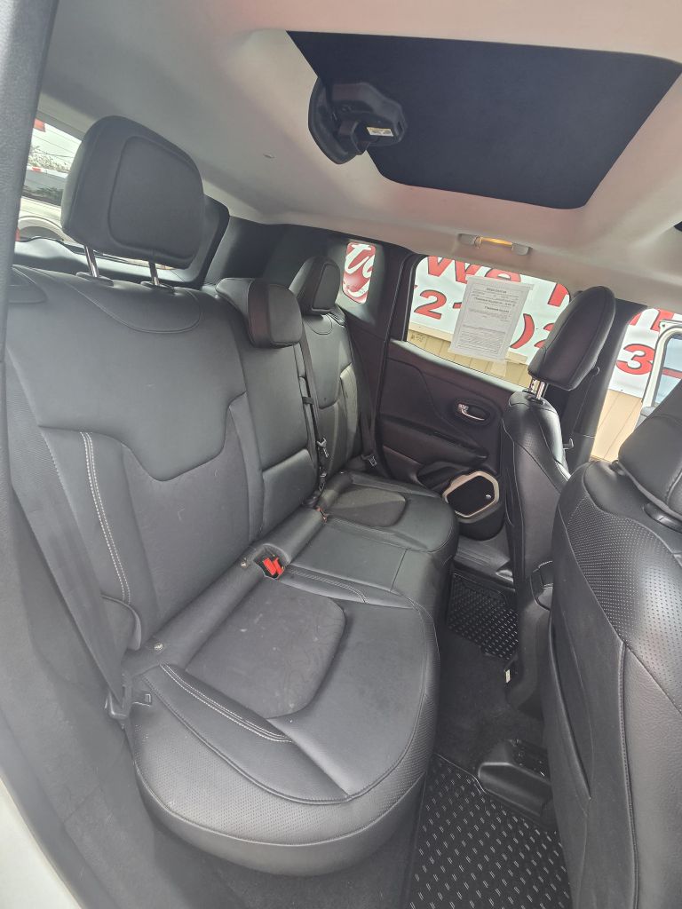 Photo 18 of this JEEP RENEGADE