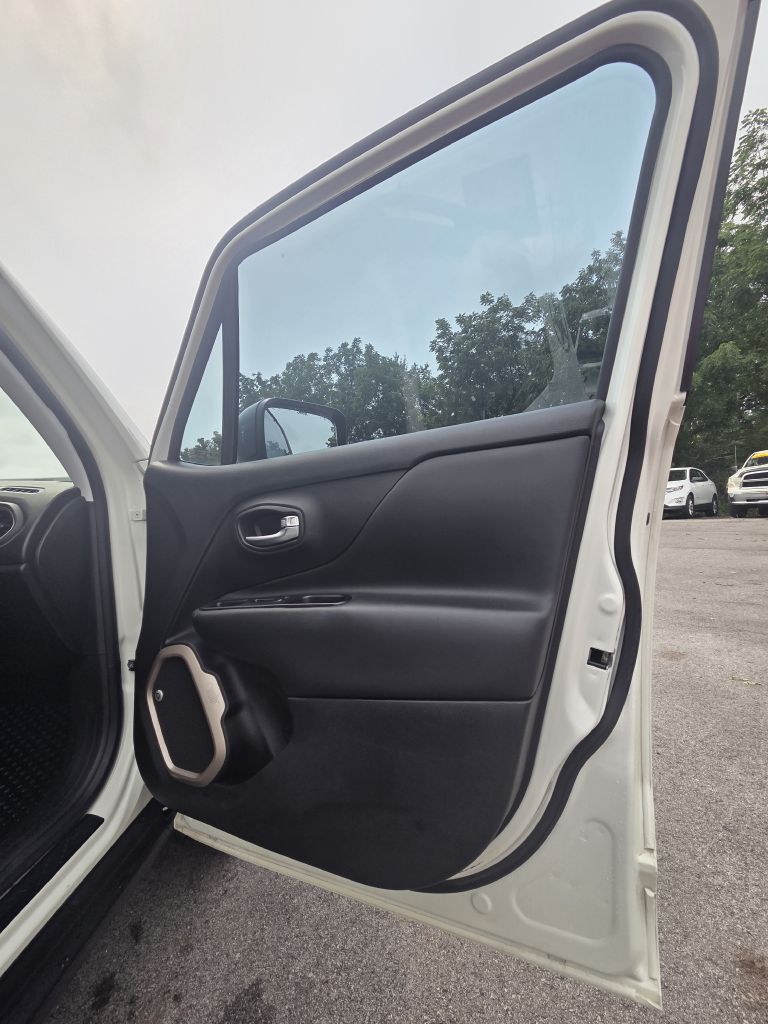 Photo 19 of this JEEP RENEGADE