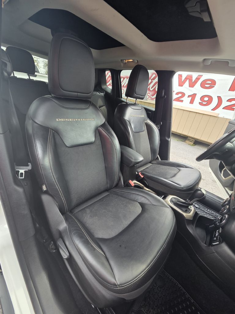 Photo 21 of this JEEP RENEGADE