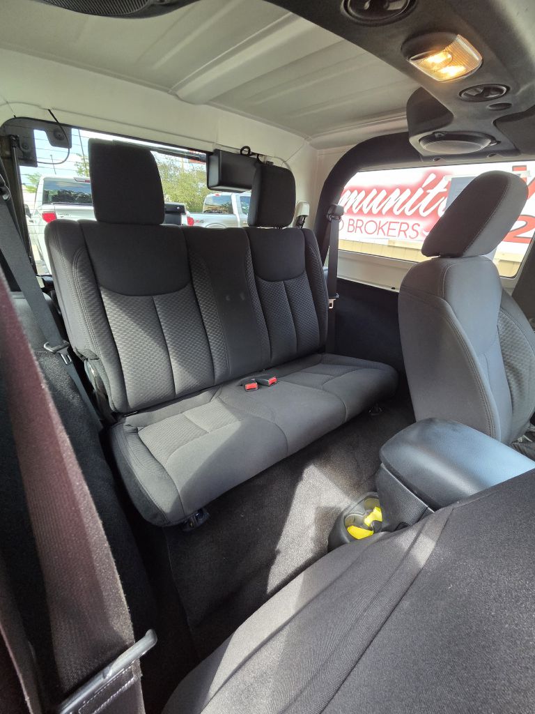 Photo 16 of this JEEP WRANGLER