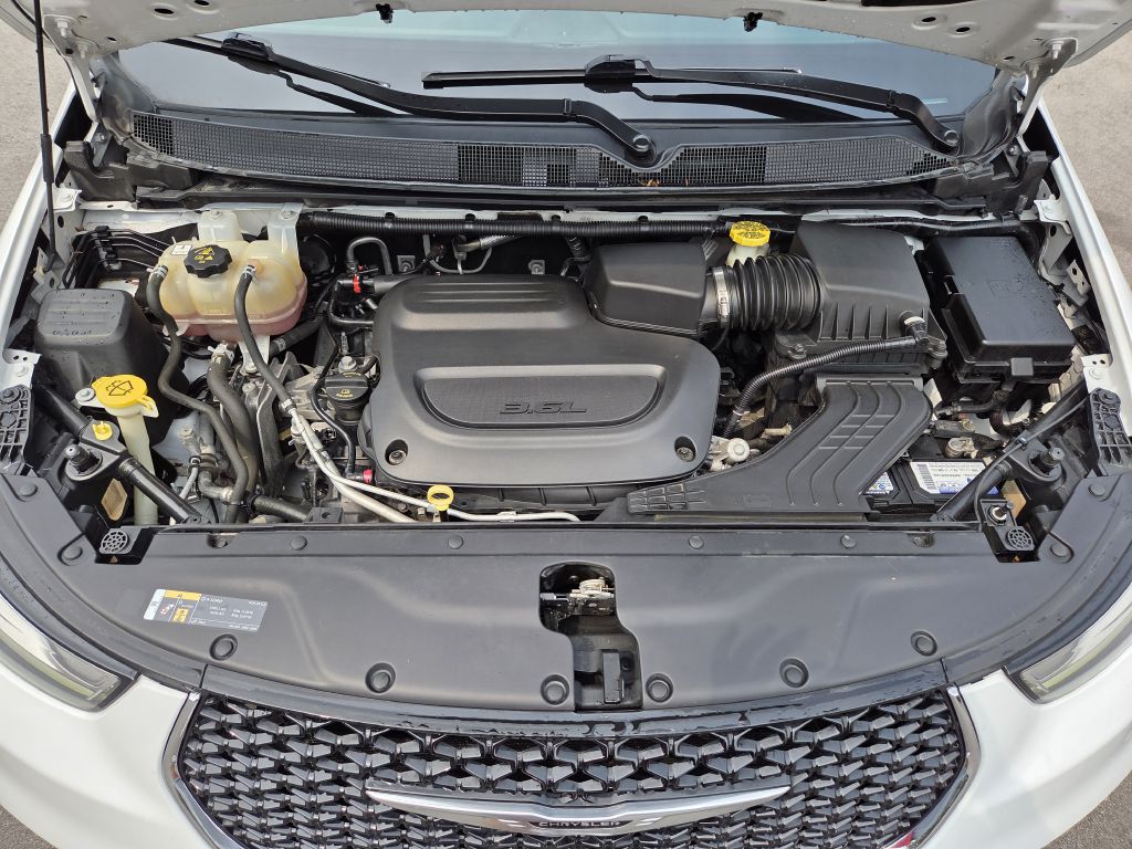 Photo 28 of this CHRYSLER PACIFICA