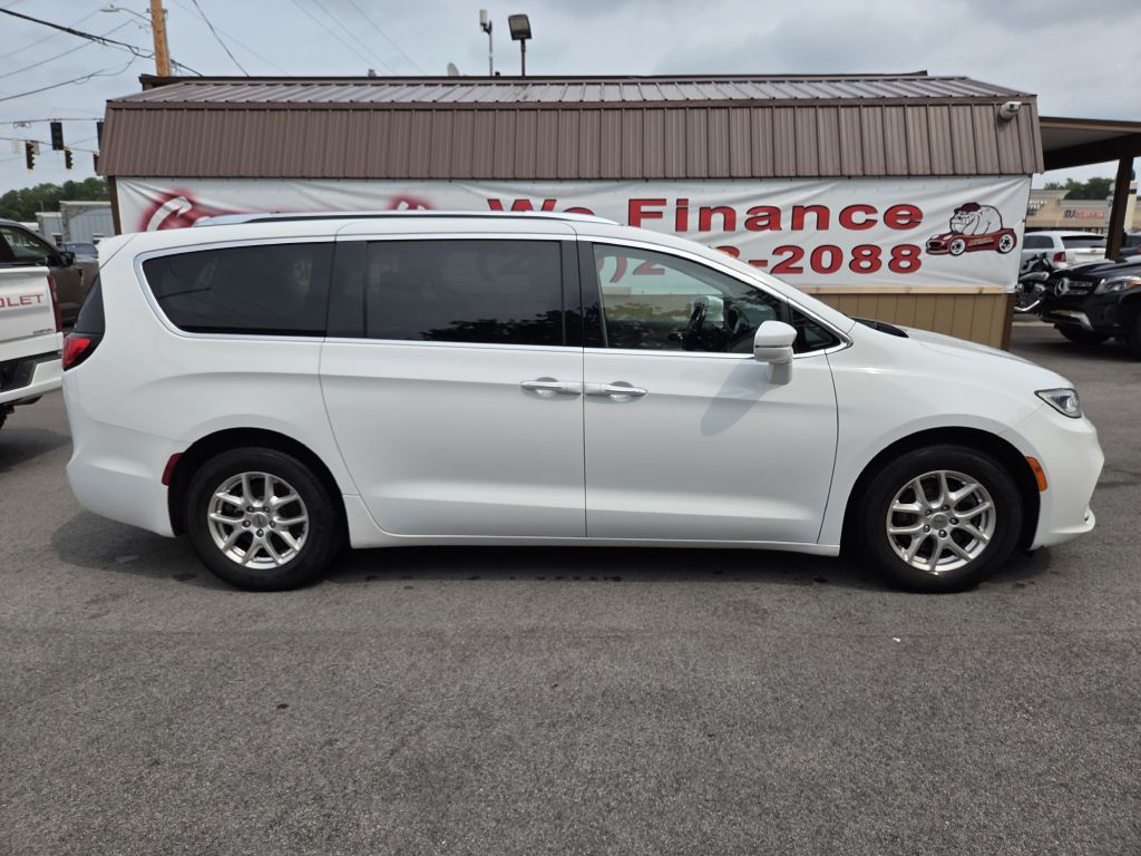 Photo 3 of this CHRYSLER PACIFICA
