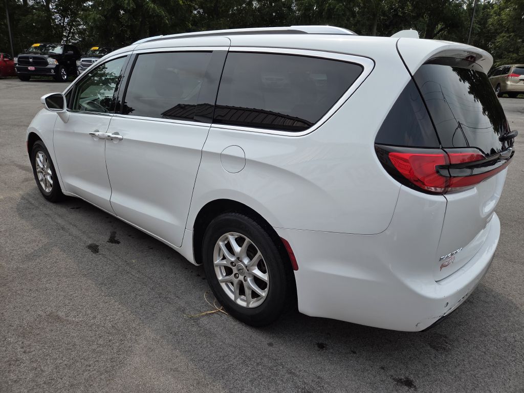Photo 5 of this CHRYSLER PACIFICA