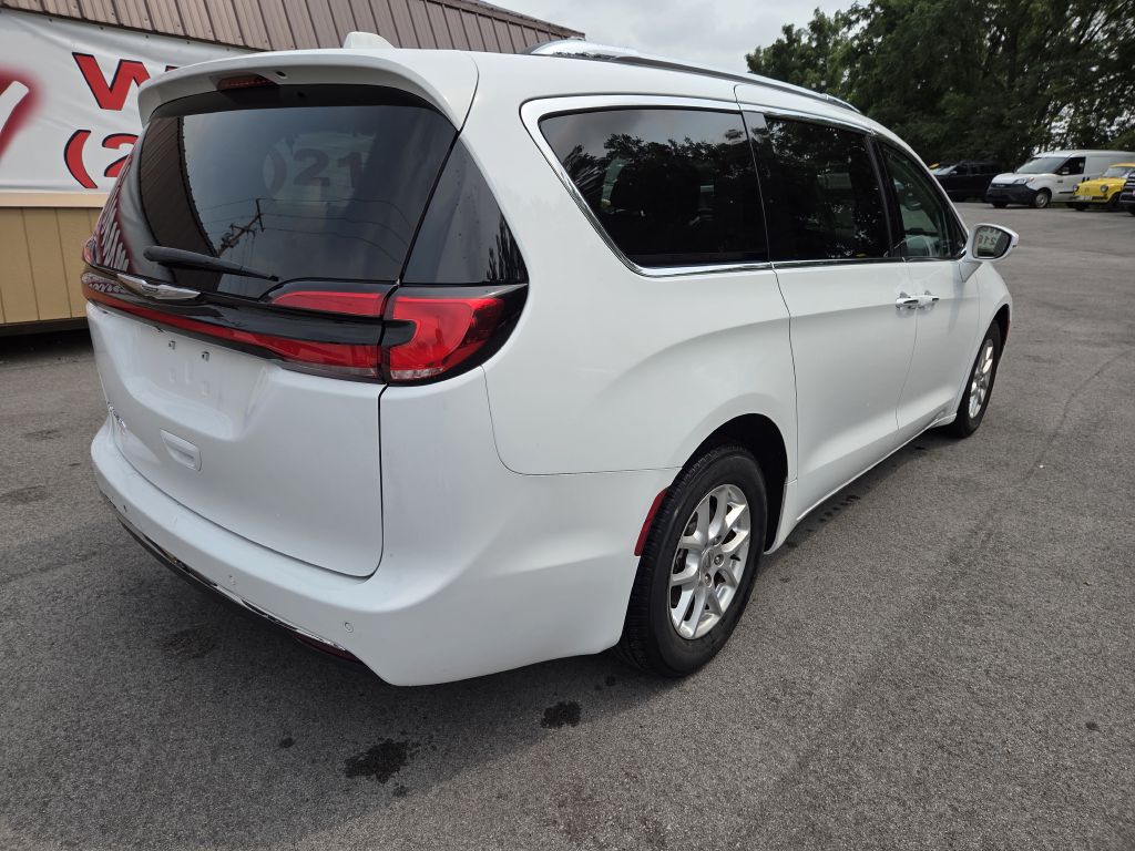Photo 6 of this CHRYSLER PACIFICA