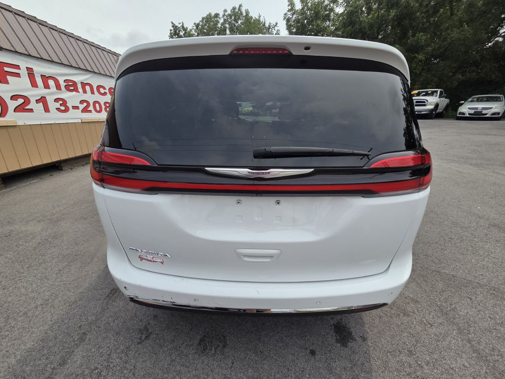 Photo 7 of this CHRYSLER PACIFICA