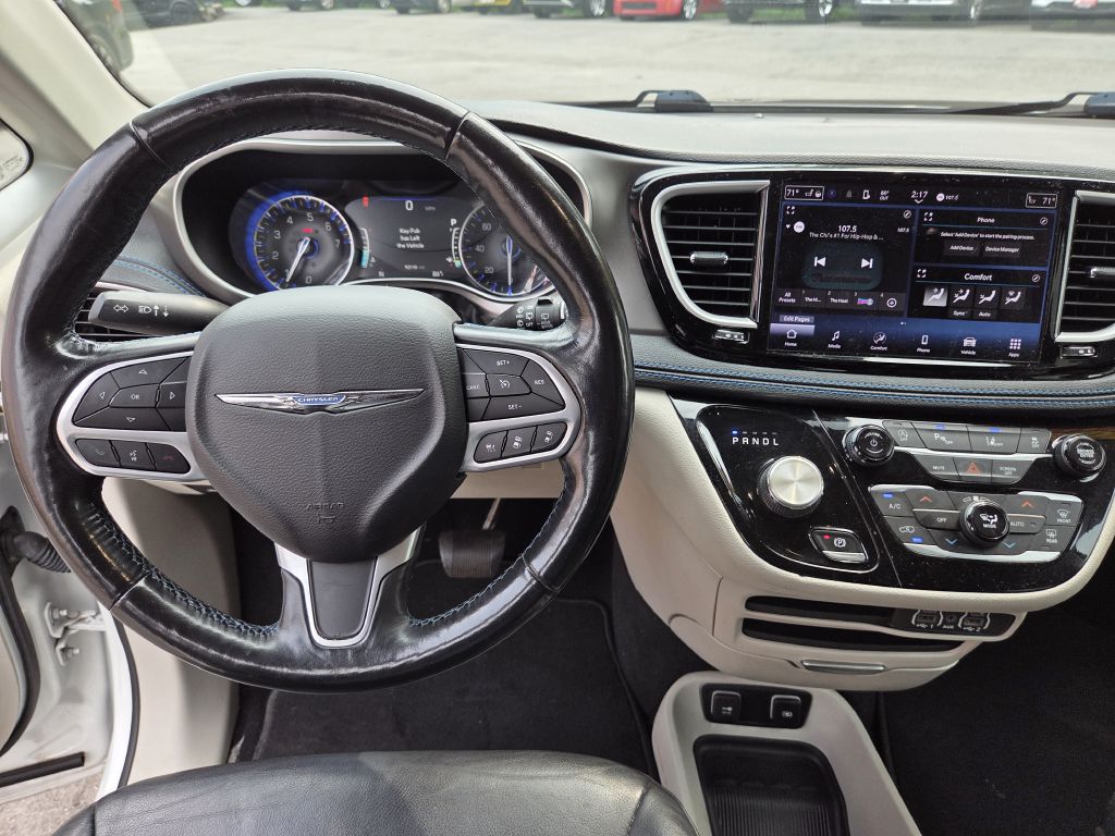 Photo 25 of this CHRYSLER PACIFICA