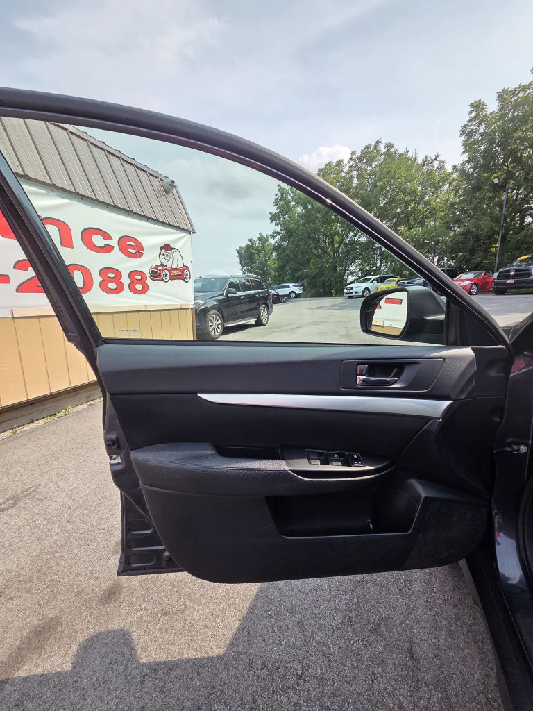 Photo 8 of this SUBARU OUTBACK