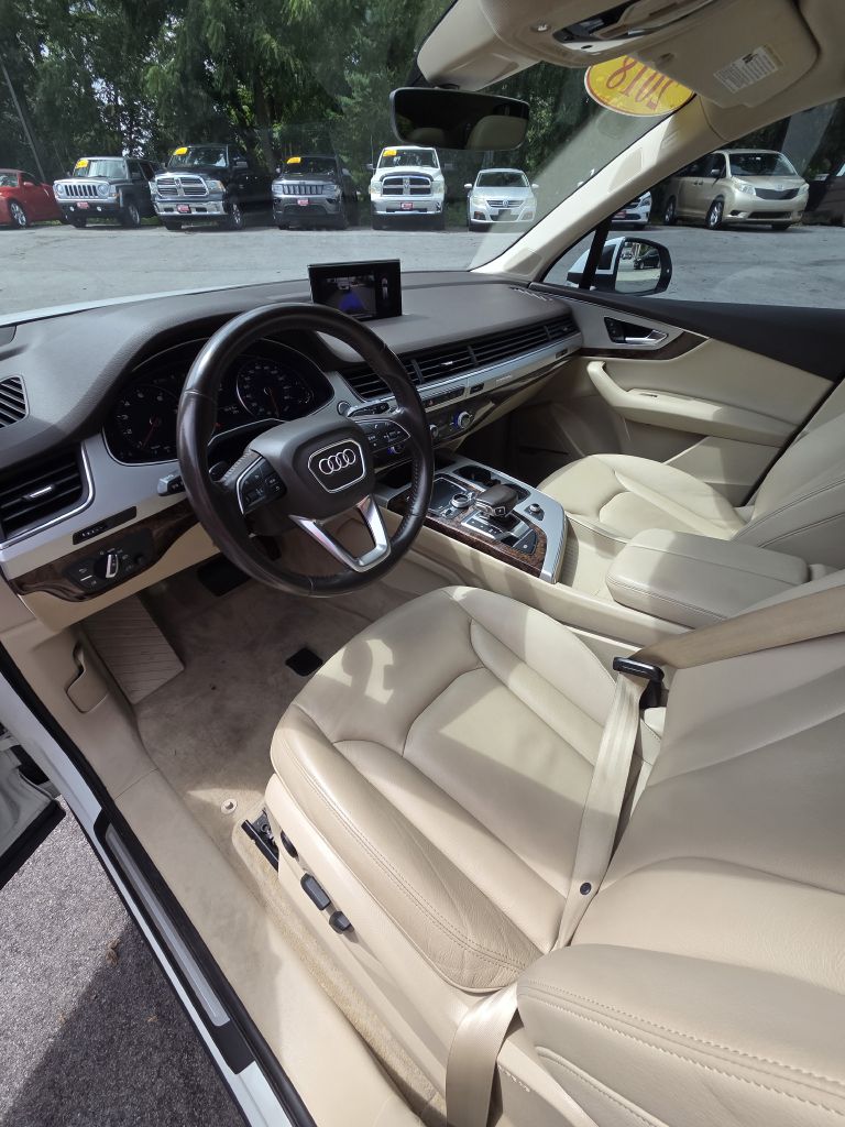 Photo 10 of this AUDI Q7