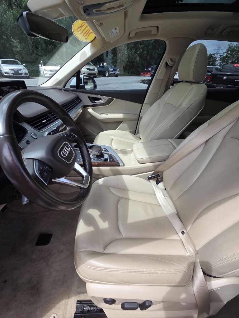 Photo 11 of this AUDI Q7