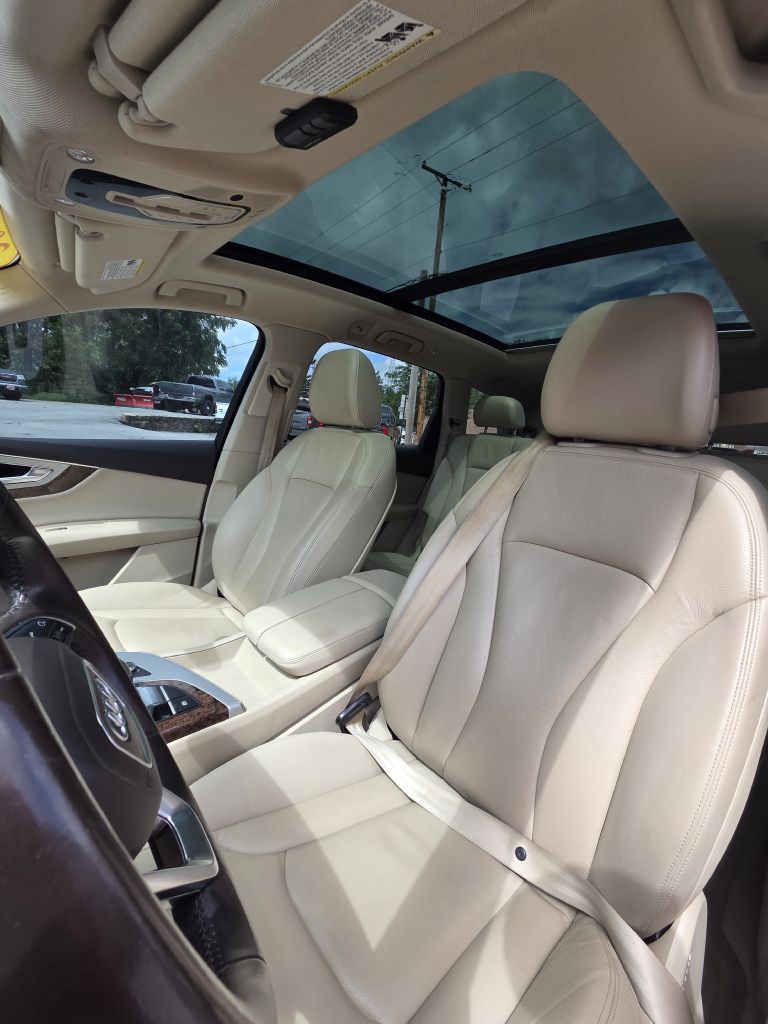 Photo 12 of this AUDI Q7