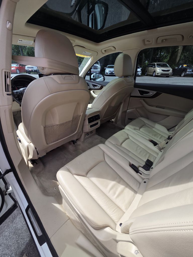 Photo 14 of this AUDI Q7