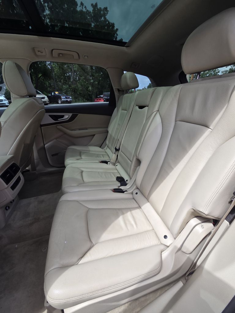 Photo 15 of this AUDI Q7