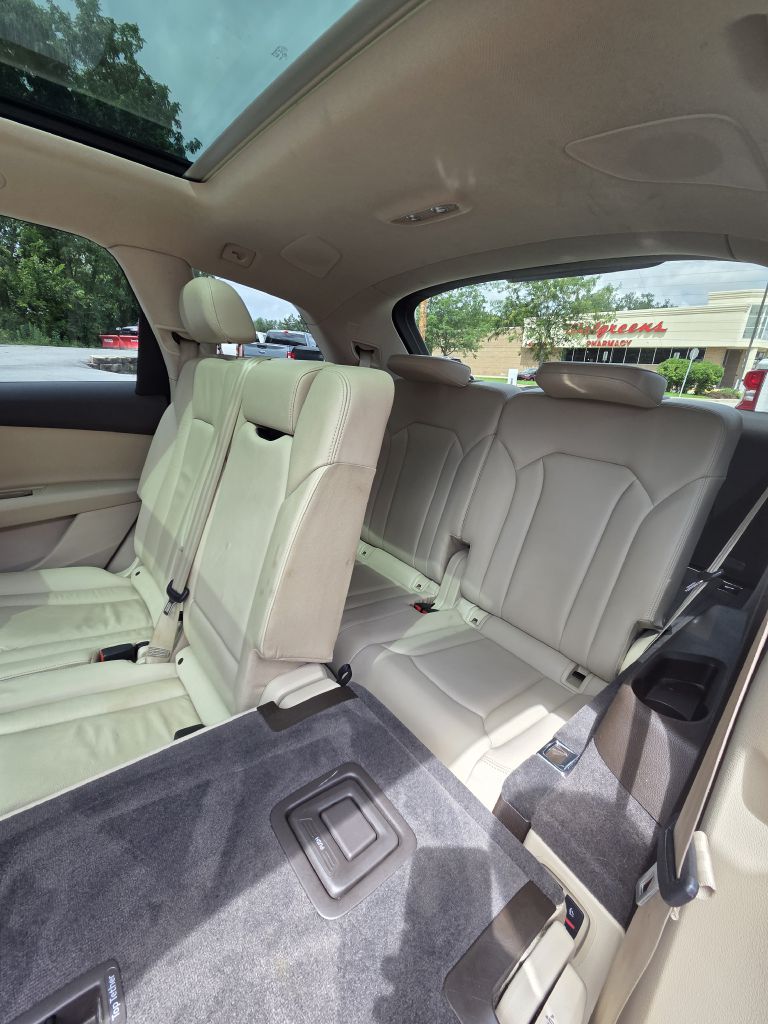 Photo 16 of this AUDI Q7