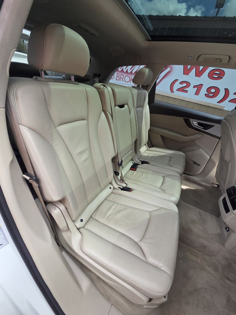 Photo 21 of this AUDI Q7