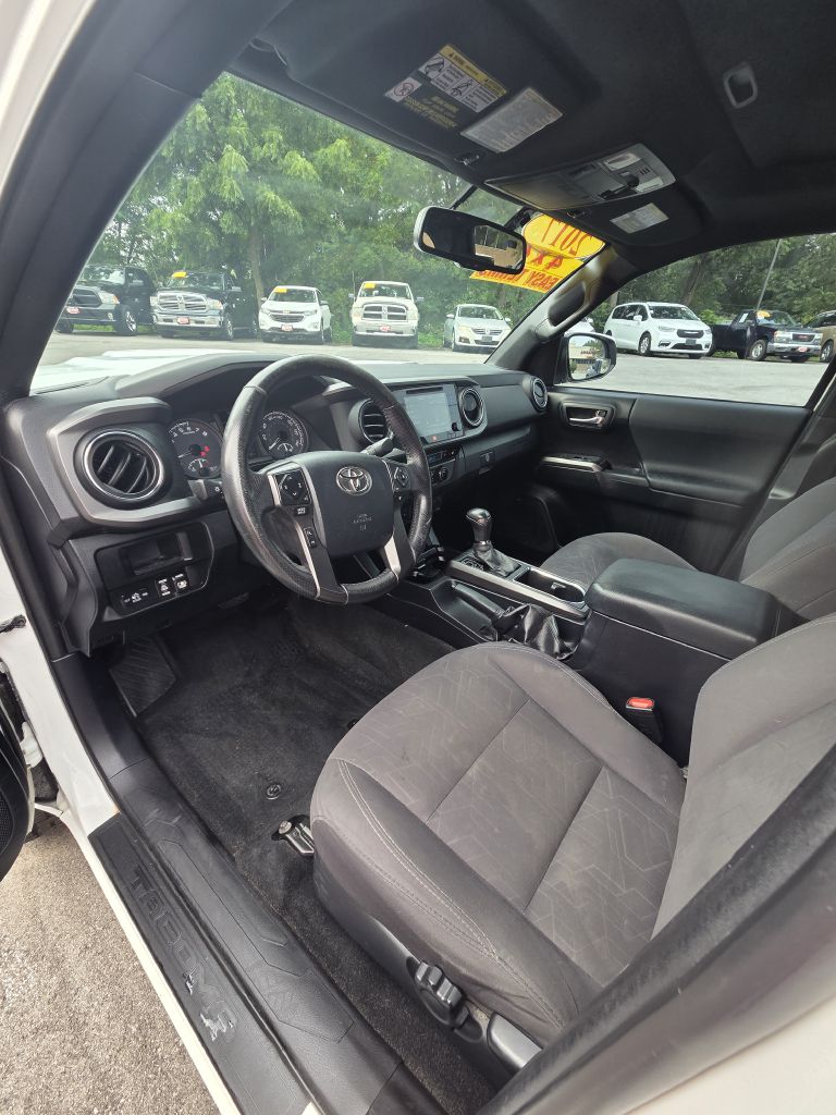 Photo 9 of this TOYOTA TACOMA