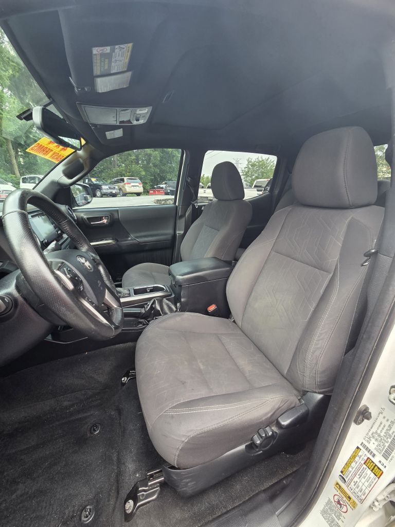 Photo 10 of this TOYOTA TACOMA