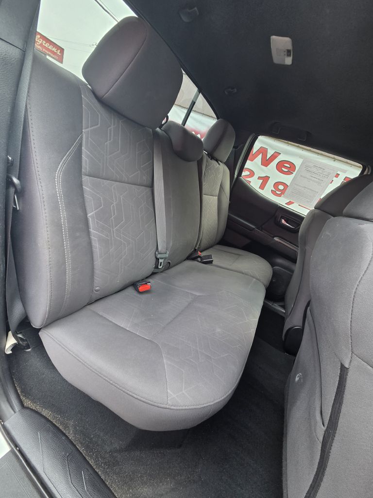 Photo 16 of this TOYOTA TACOMA