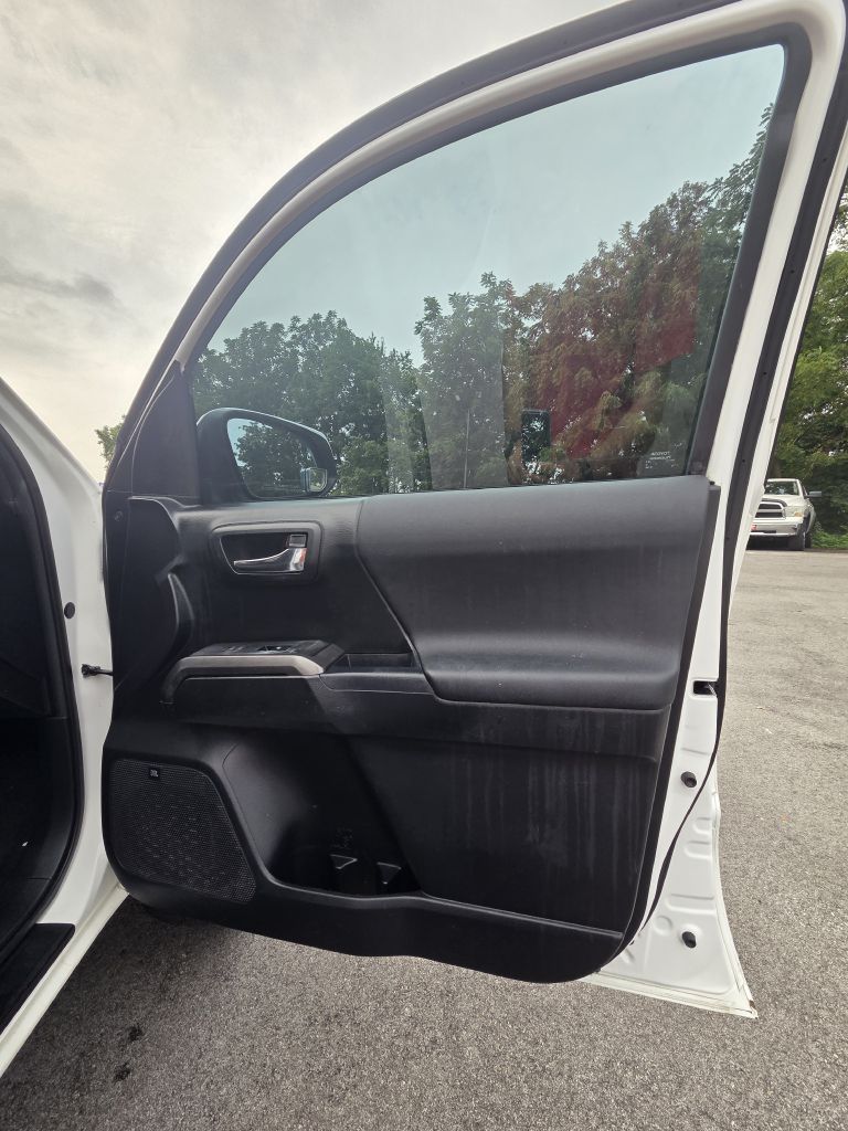Photo 17 of this TOYOTA TACOMA