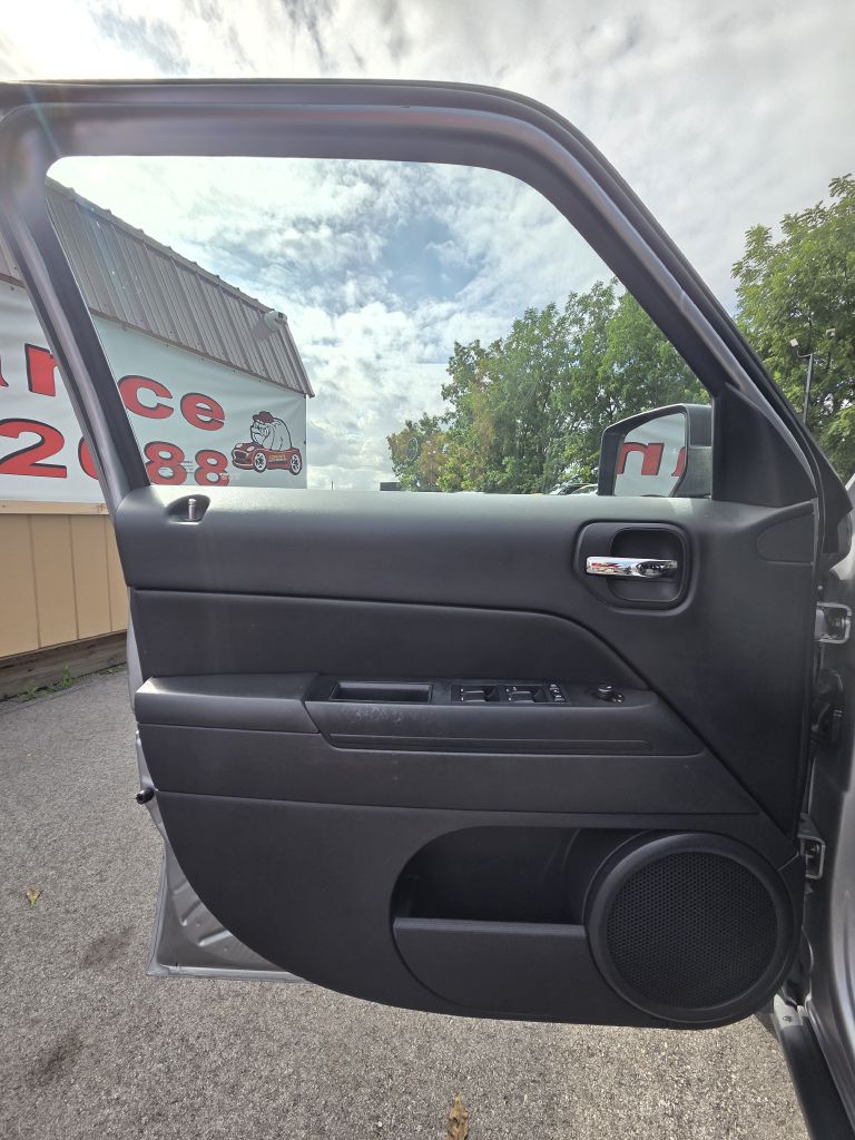 Photo 8 of this JEEP PATRIOT