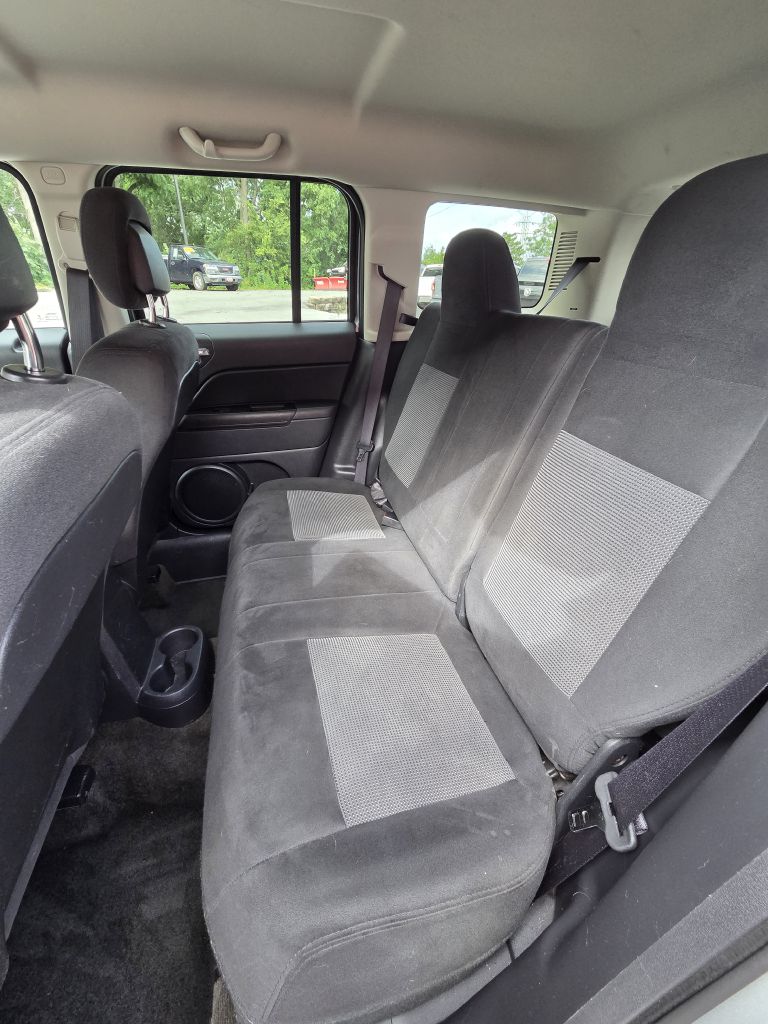 Photo 14 of this JEEP PATRIOT