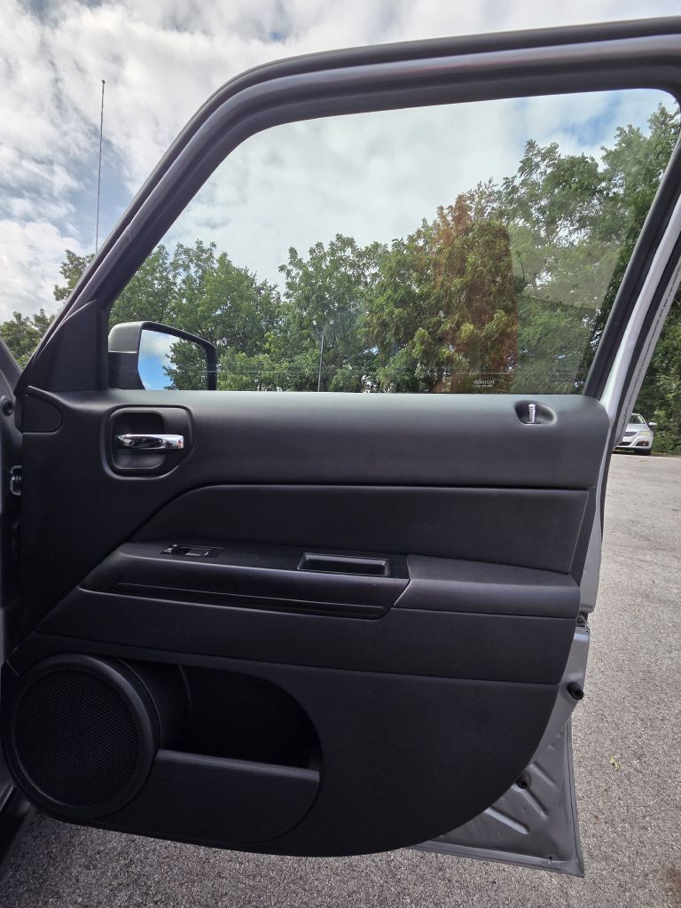Photo 18 of this JEEP PATRIOT