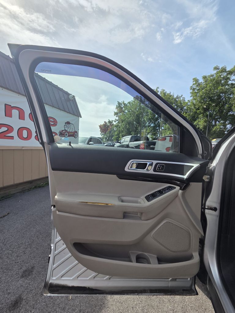 Photo 9 of this FORD EXPLORER