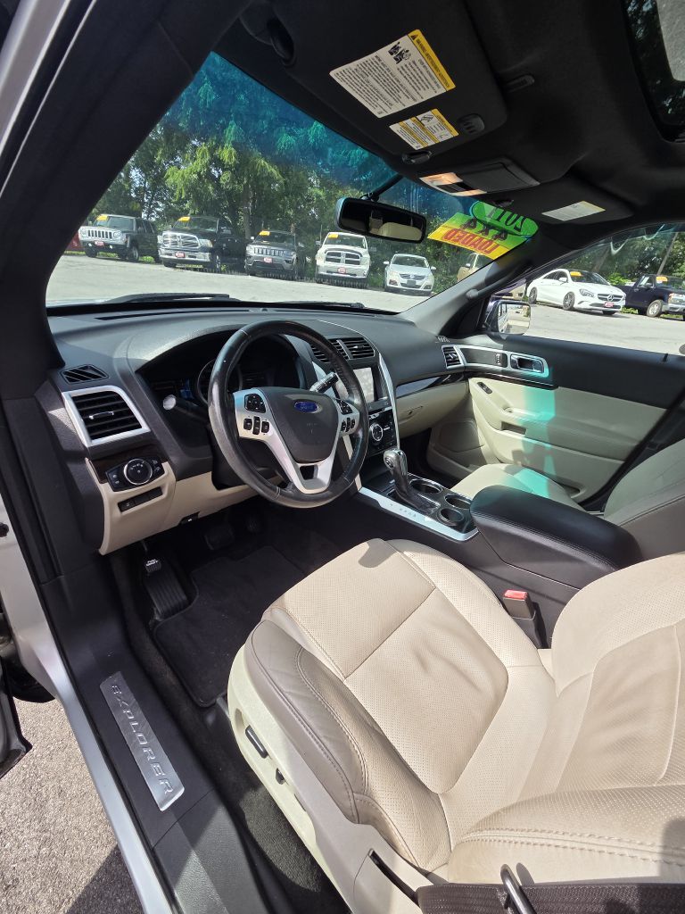 Photo 10 of this FORD EXPLORER