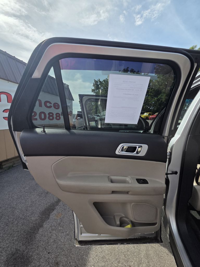 Photo 13 of this FORD EXPLORER