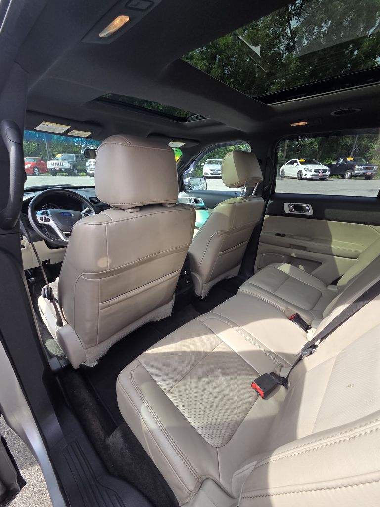 Photo 14 of this FORD EXPLORER