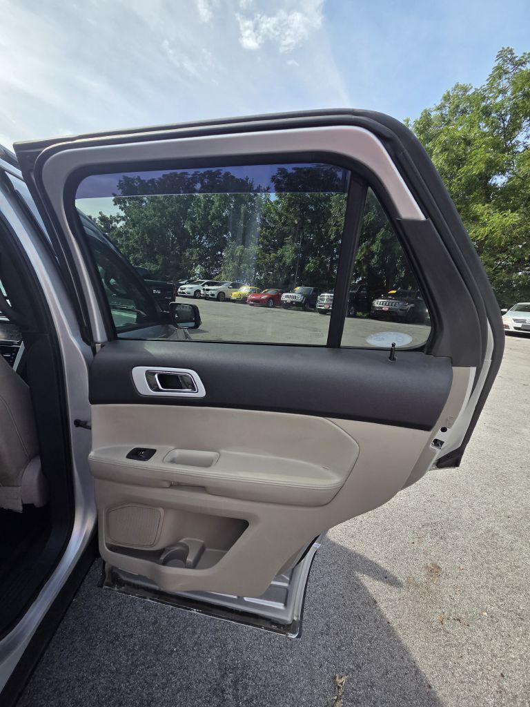 Photo 17 of this FORD EXPLORER