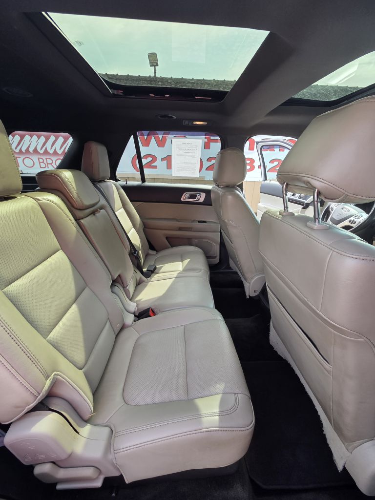 Photo 19 of this FORD EXPLORER