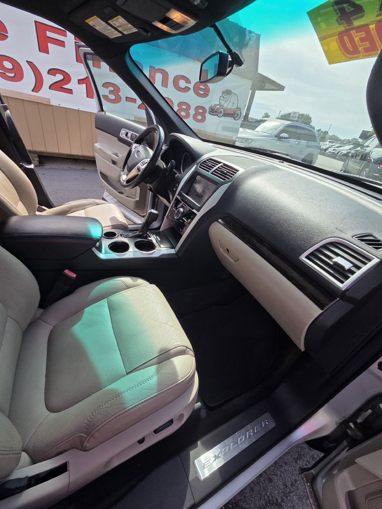 Photo 21 of this FORD EXPLORER