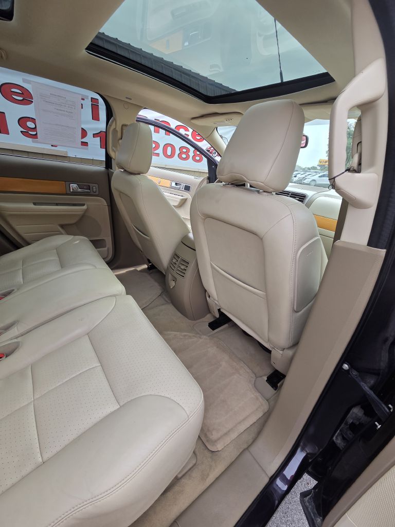 Photo 17 of this LINCOLN MKX