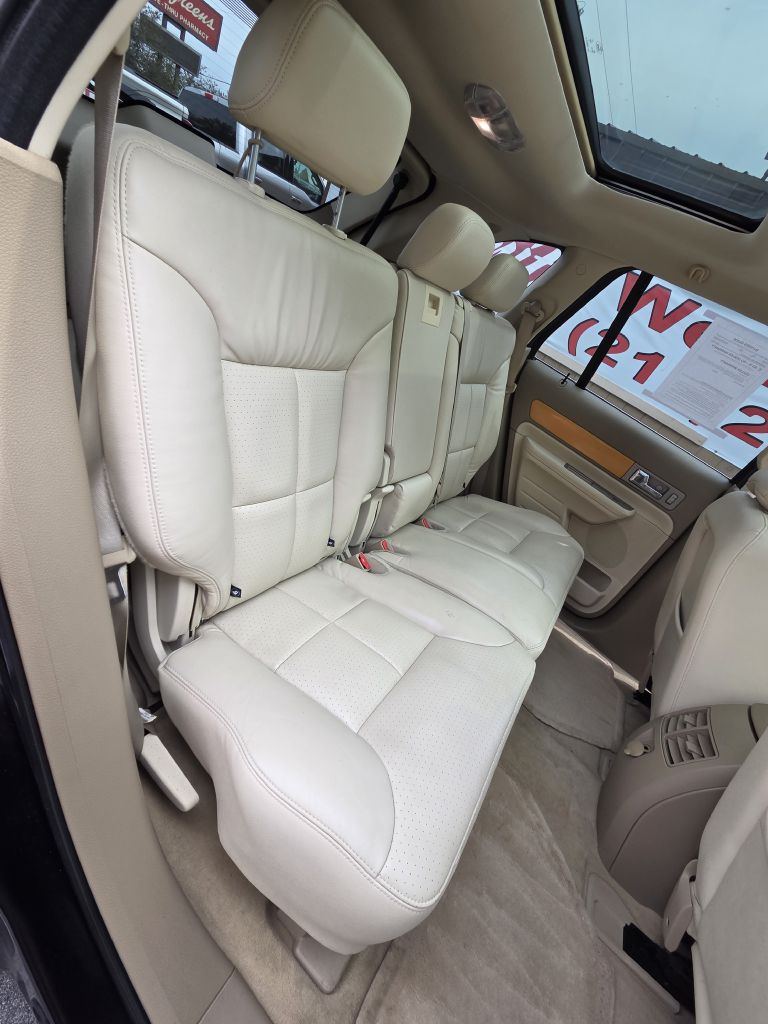 Photo 18 of this LINCOLN MKX