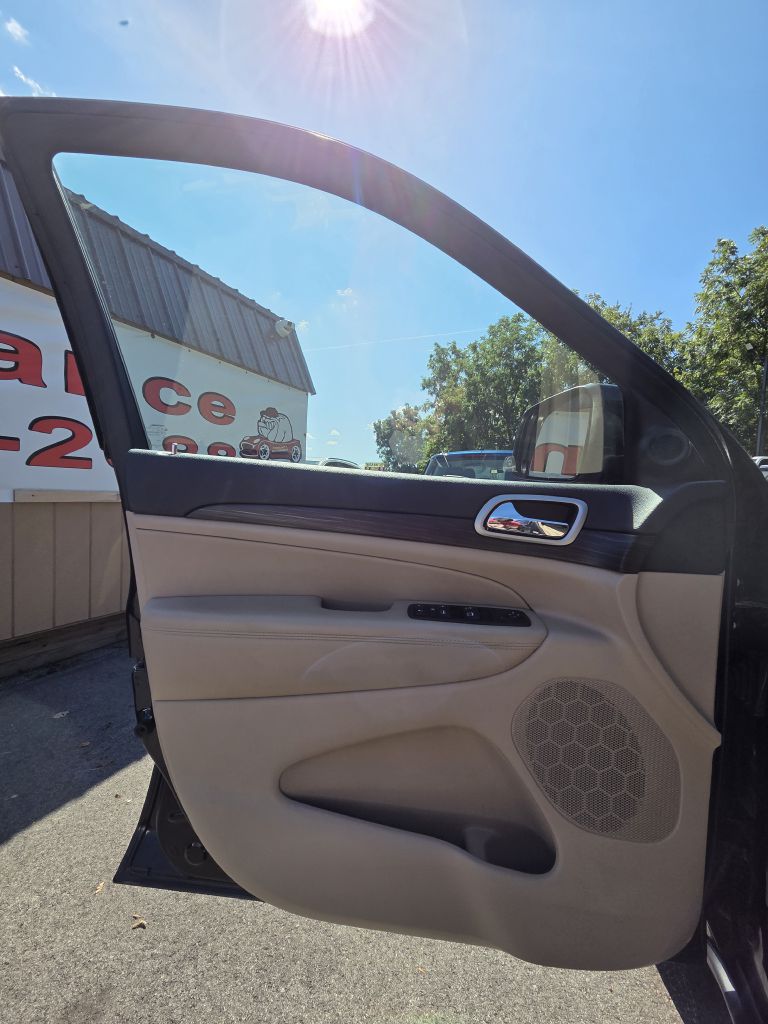 Photo 9 of this JEEP GRAND CHEROKEE
