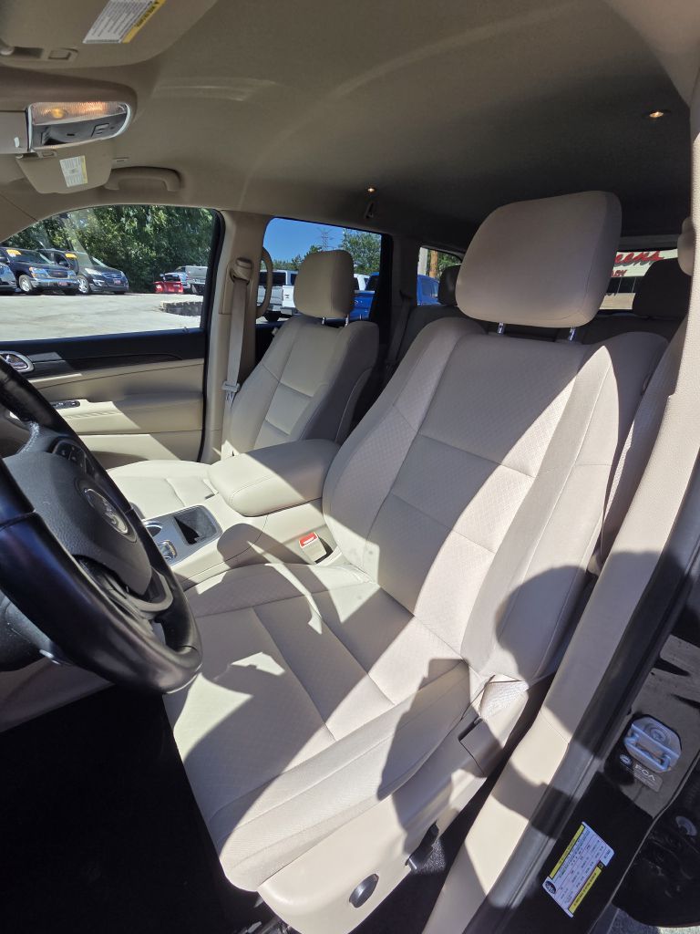 Photo 12 of this JEEP GRAND CHEROKEE