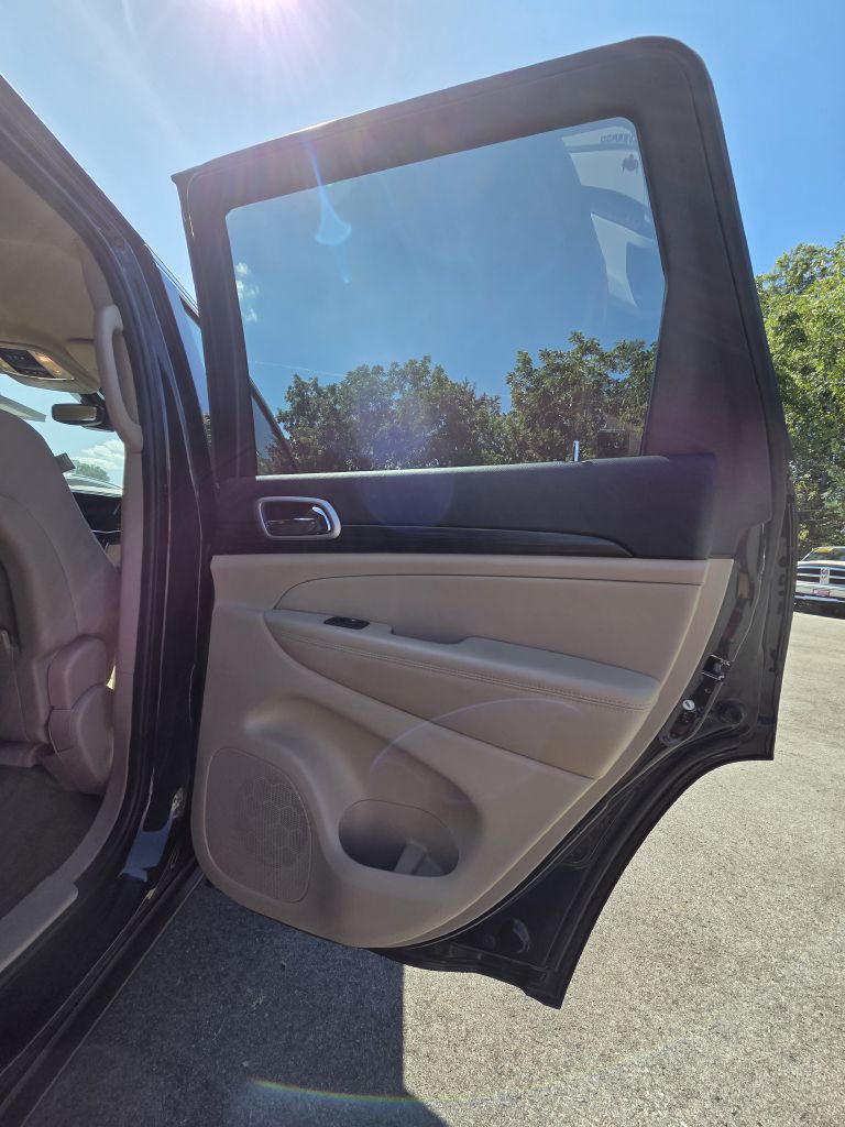 Photo 16 of this JEEP GRAND CHEROKEE