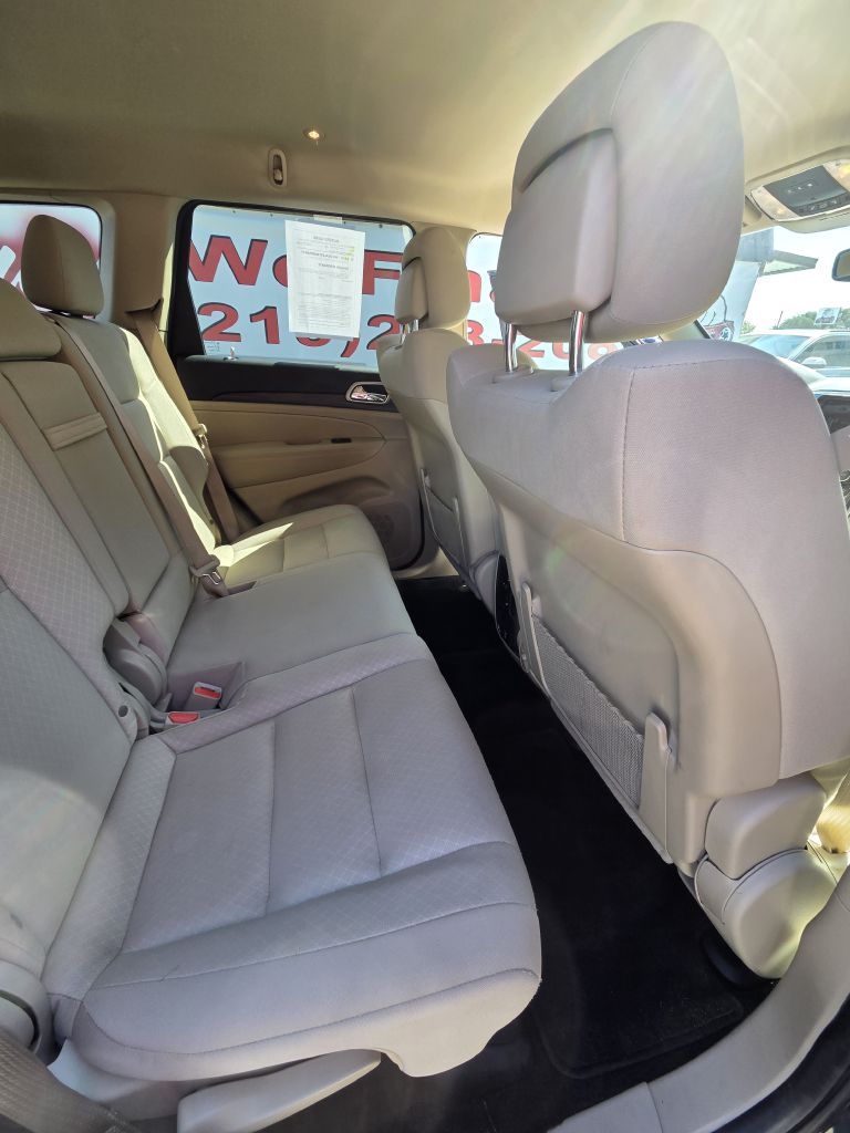 Photo 18 of this JEEP GRAND CHEROKEE