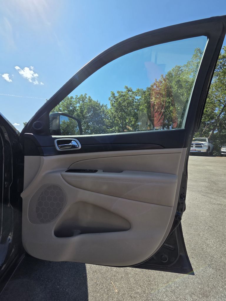 Photo 19 of this JEEP GRAND CHEROKEE