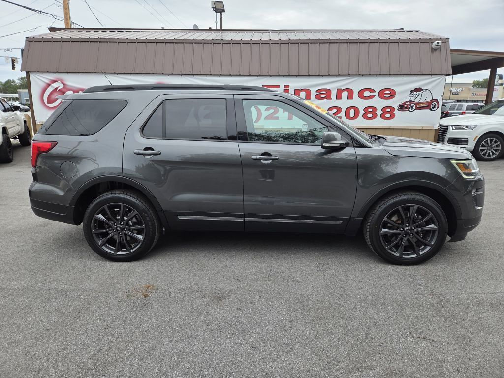 Photo 3 of this FORD EXPLORER