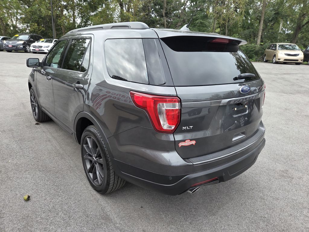 Photo 5 of this FORD EXPLORER