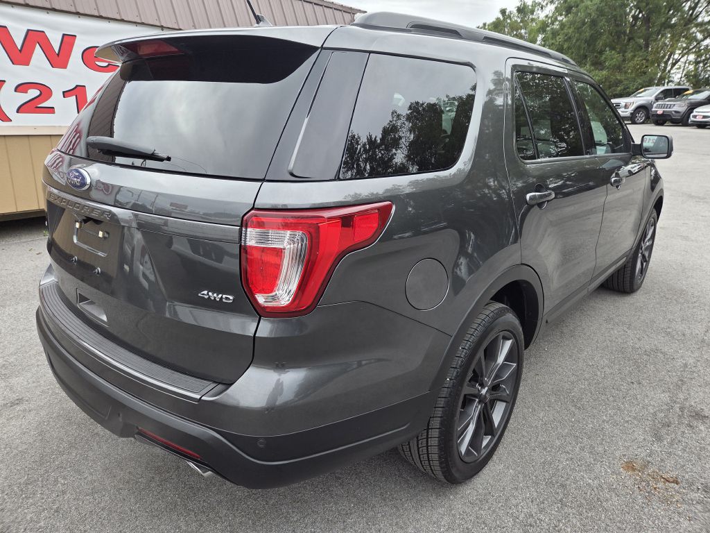Photo 6 of this FORD EXPLORER