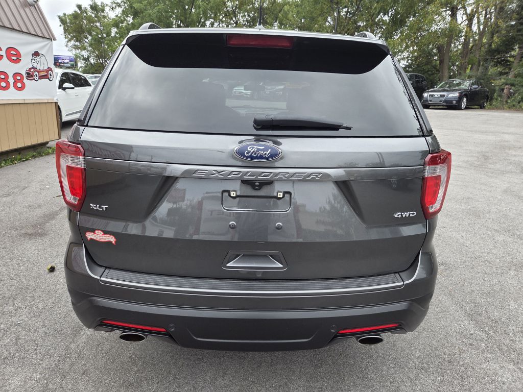 Photo 7 of this FORD EXPLORER