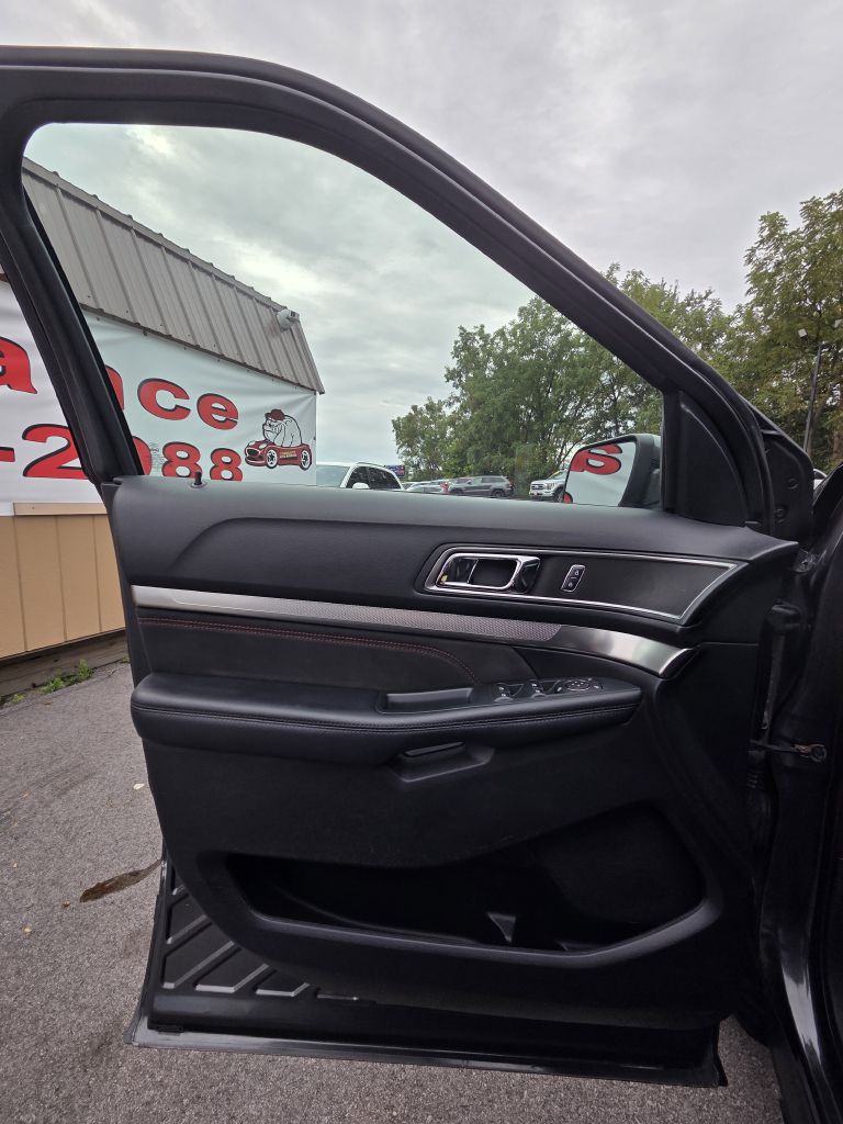 Photo 10 of this FORD EXPLORER
