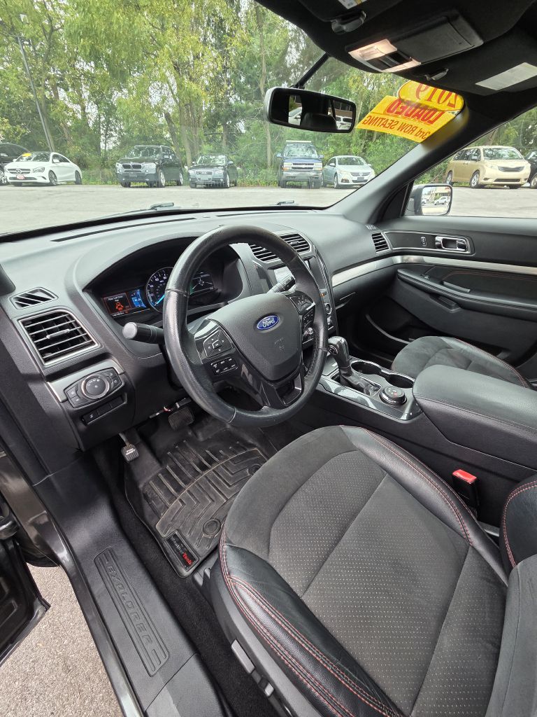 Photo 11 of this FORD EXPLORER