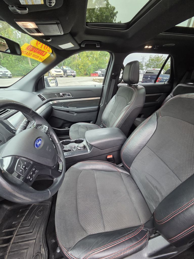 Photo 12 of this FORD EXPLORER