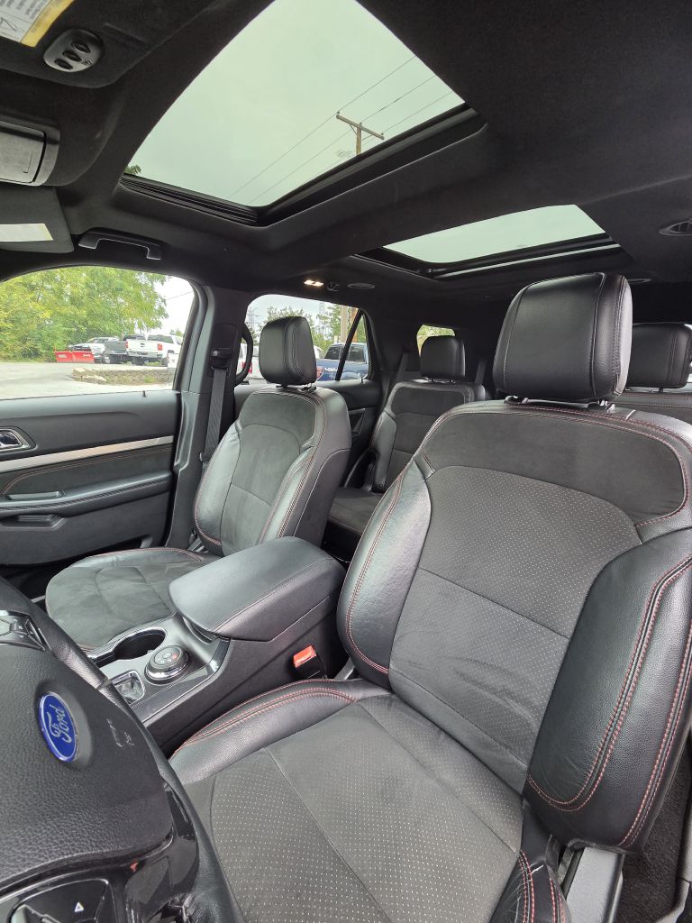 Photo 13 of this FORD EXPLORER