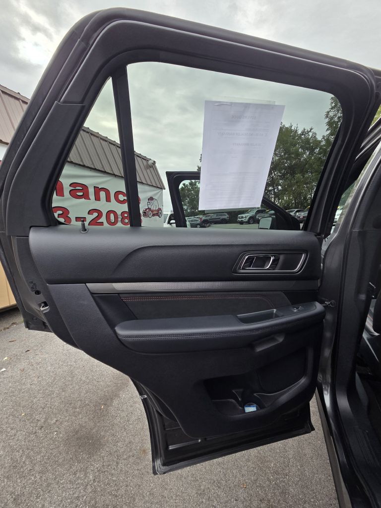 Photo 14 of this FORD EXPLORER