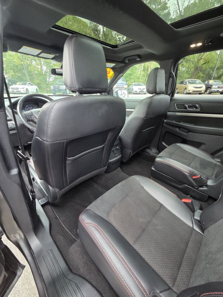Photo 15 of this FORD EXPLORER