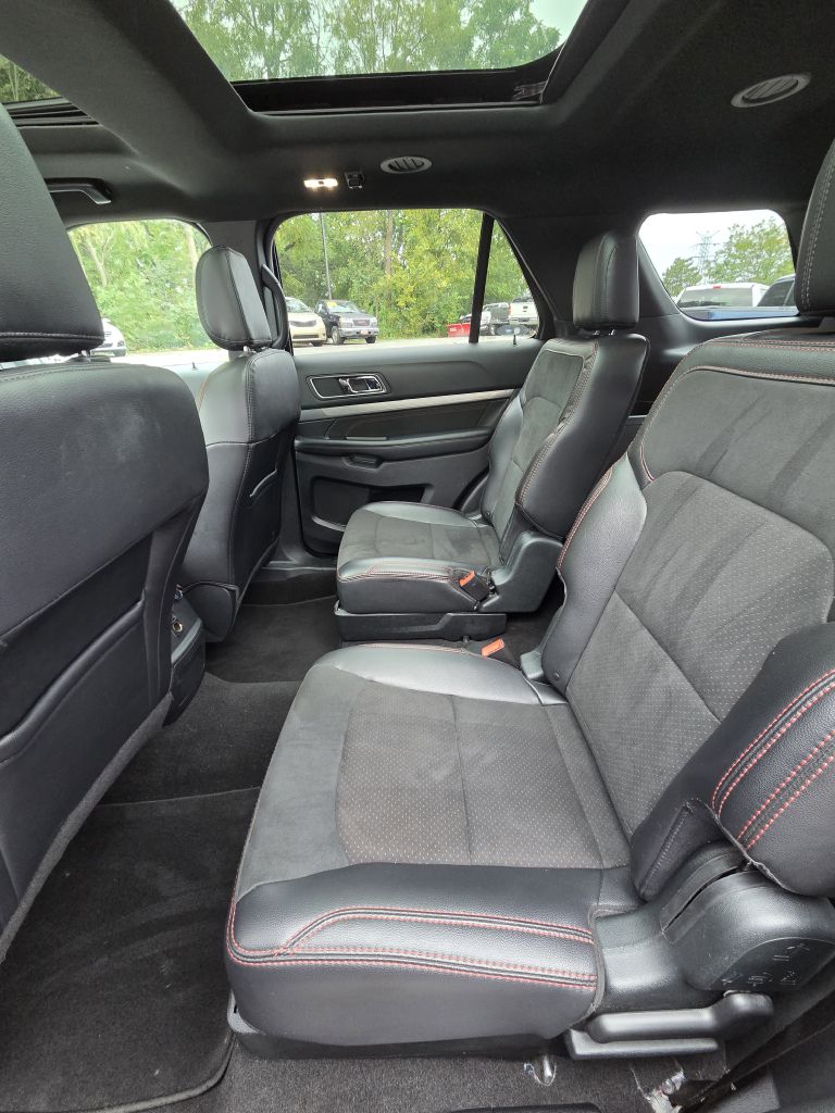 Photo 16 of this FORD EXPLORER